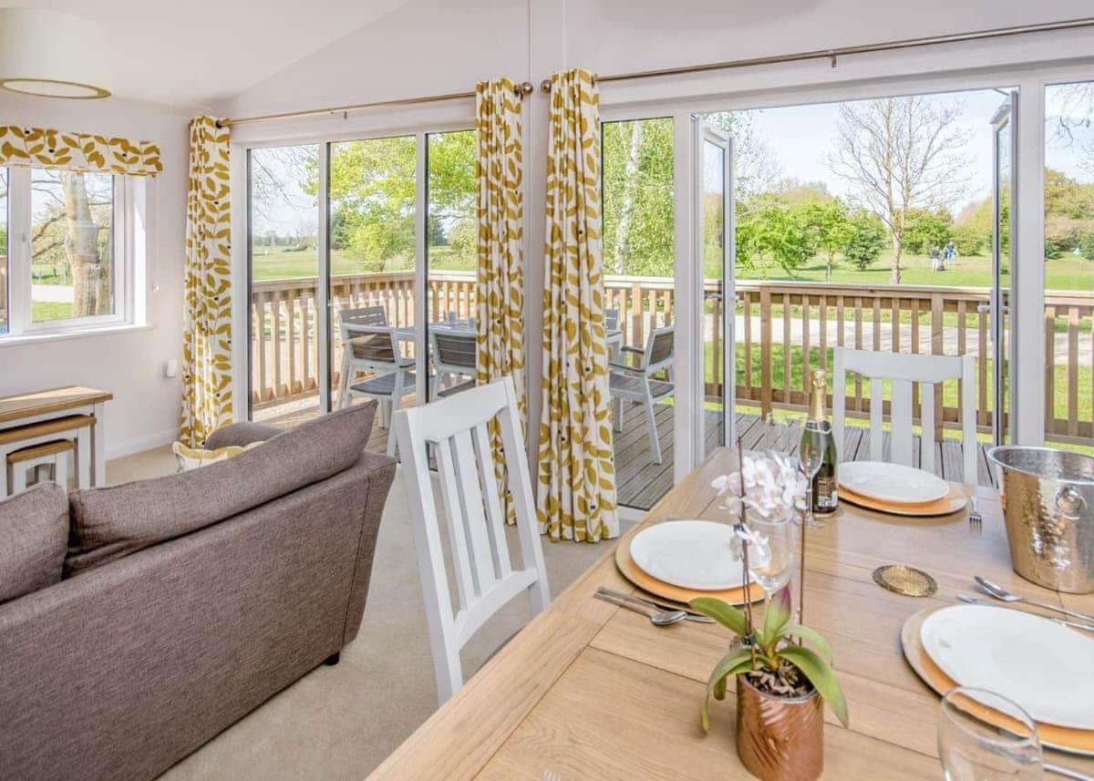 Hawthorn Glen Lodges Downham Market Esterno foto